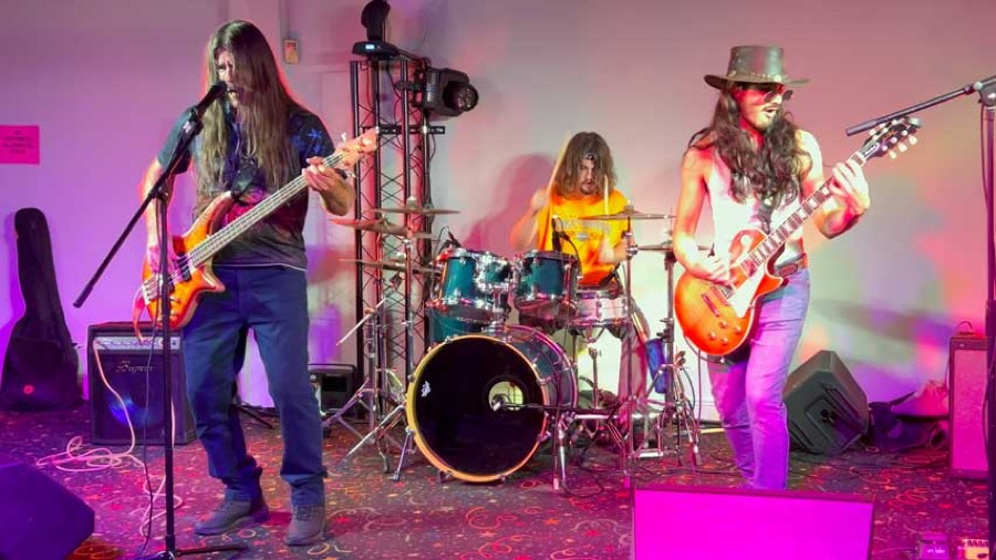 Da Screech live